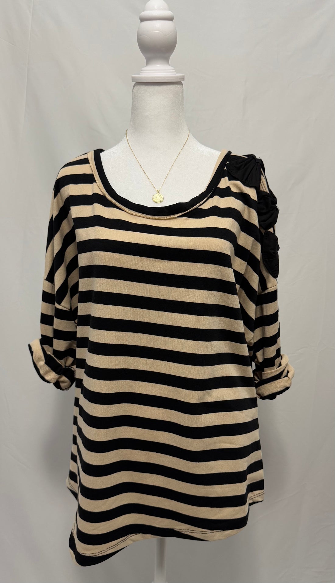 1108 stripe top with bows on shoulders