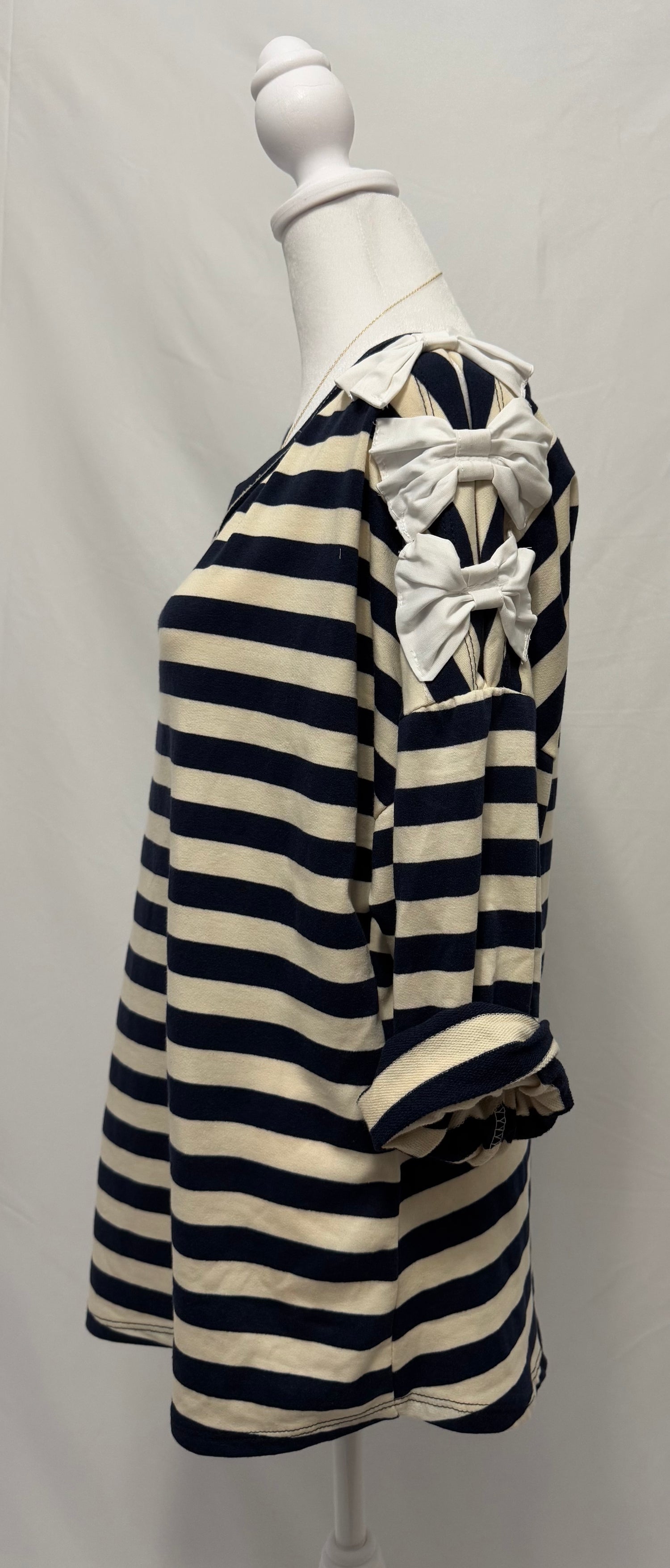 1108 stripe top with bows on shoulders