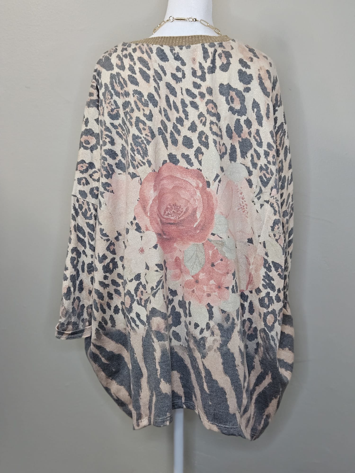 1033-2 oversize sweater with floral animal print with pockets