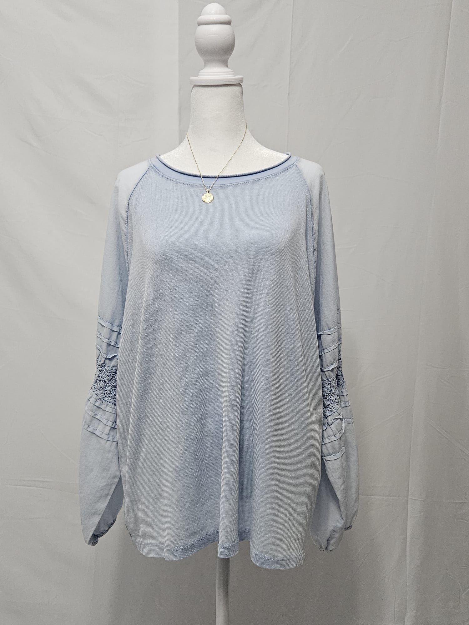 1096 long sleeve top with elastic at wrist